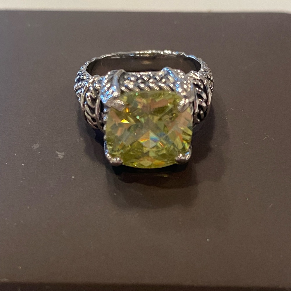 Silver plated fashion ring size 7